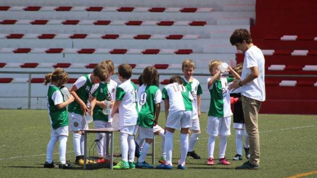 L'AEE Institut Montserrat responsabilitza al Valldoreix FC de la falta d'acord en el cas del camp de Vallvidrera