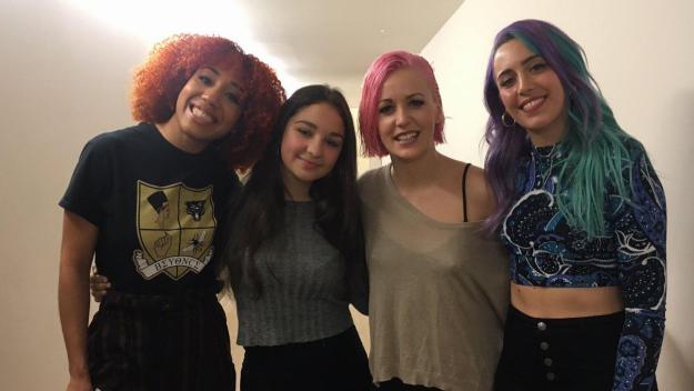 Sweet California emociona una fan santcugatenca a Cugat Mèdia