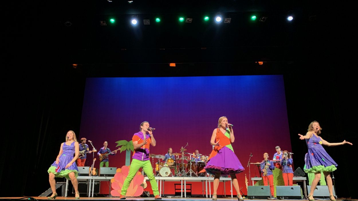 El Pot Petit omple de colors el Teatre-Auditori en la festa del seu 10è aniversari