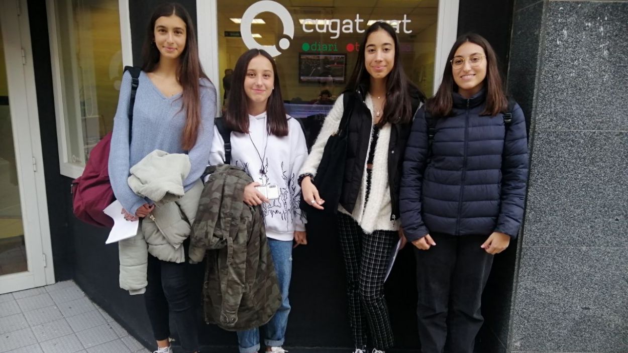 Els alumnes de català de l'Arnau Cadell prenen el 'Sant Cugat a fons'