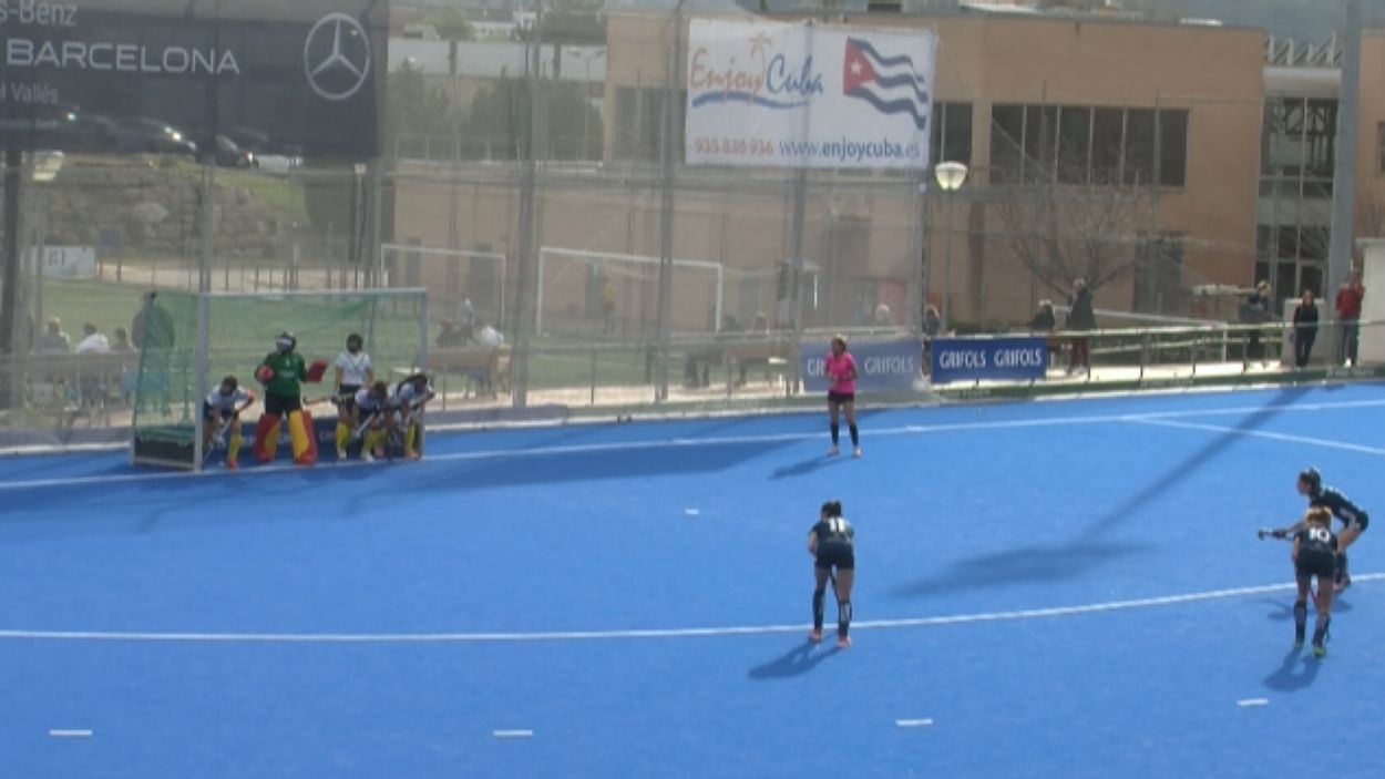 Punt d'or del Junior femení davant el líder invicte de la competició, el Club de Campo
