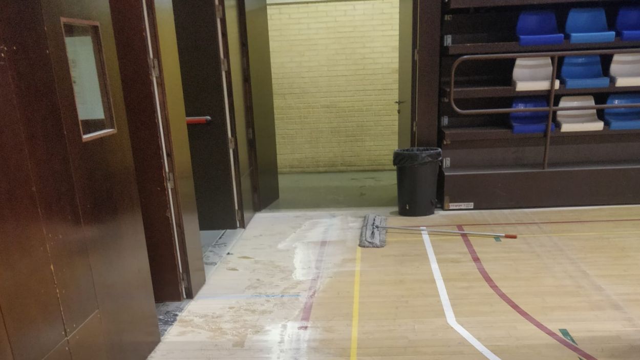 El Pav 3 queda tancat aquest dissabte pel buidatge d'extintors a la pista durant aquesta matinada