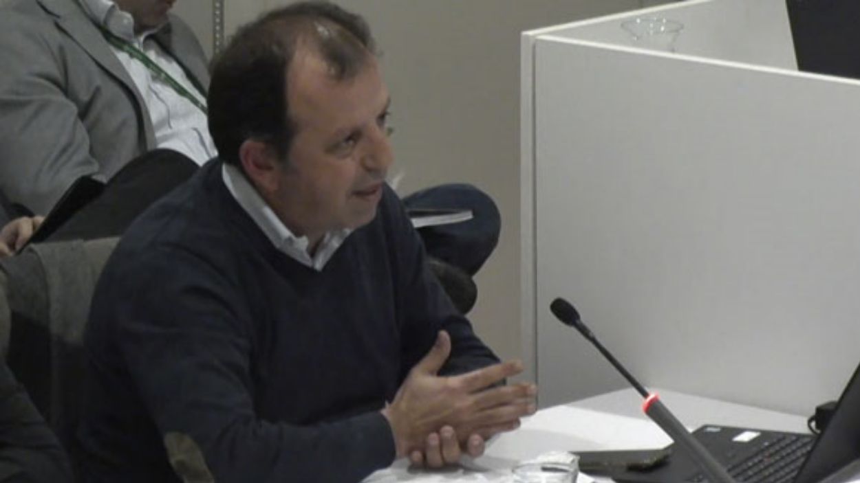 El contenciós administratiu de l'Ajuntament pel tribut metropolità, en suspensió