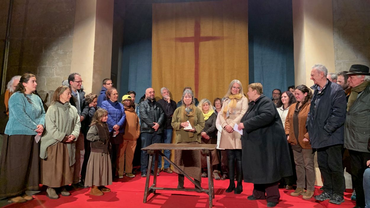 Encarna Adelantado rep el Premi Gall d'Honor de Pedra i Sang en la preestrena de l'obra