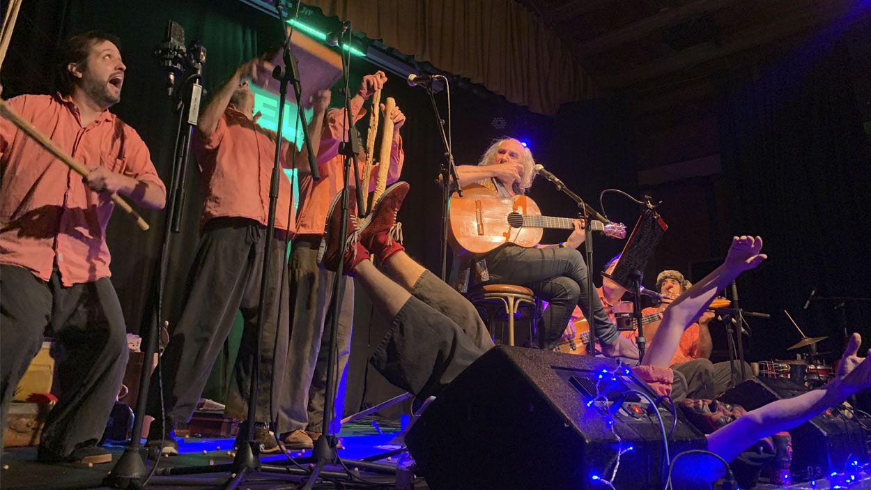 El nou espectacle de Pau Riba i De Mortimers posa el punt de mira a la tradició nadalenca