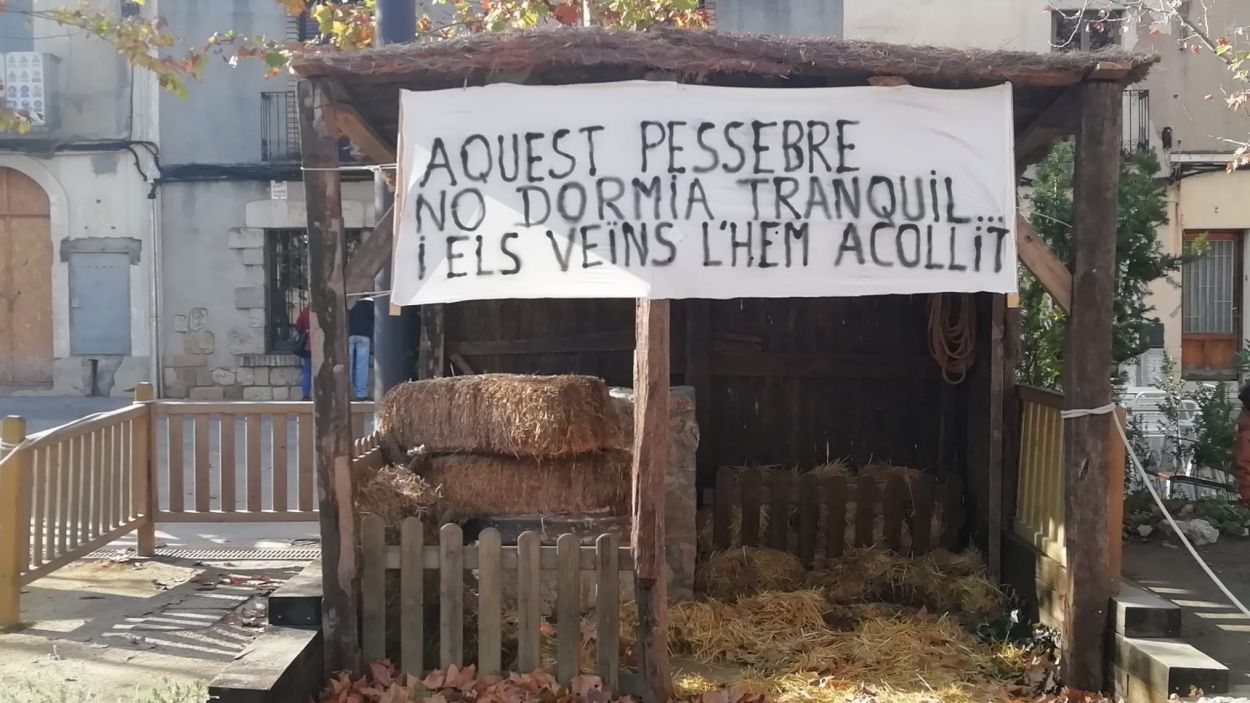 Els veïns de la plaça de Barcelona decideixen retirar les figures del pessebre per actes vandàlics