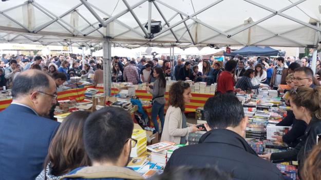 La pluja no ha pogut amb Sant Jordi a Sant Cugat