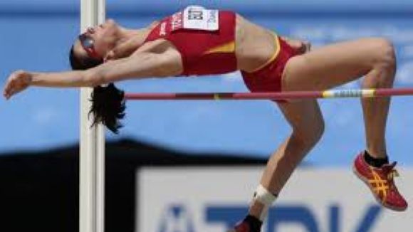 La recordwoman d'Espanya de salt d'alçada, Ruth Beitia, a la Guinardera