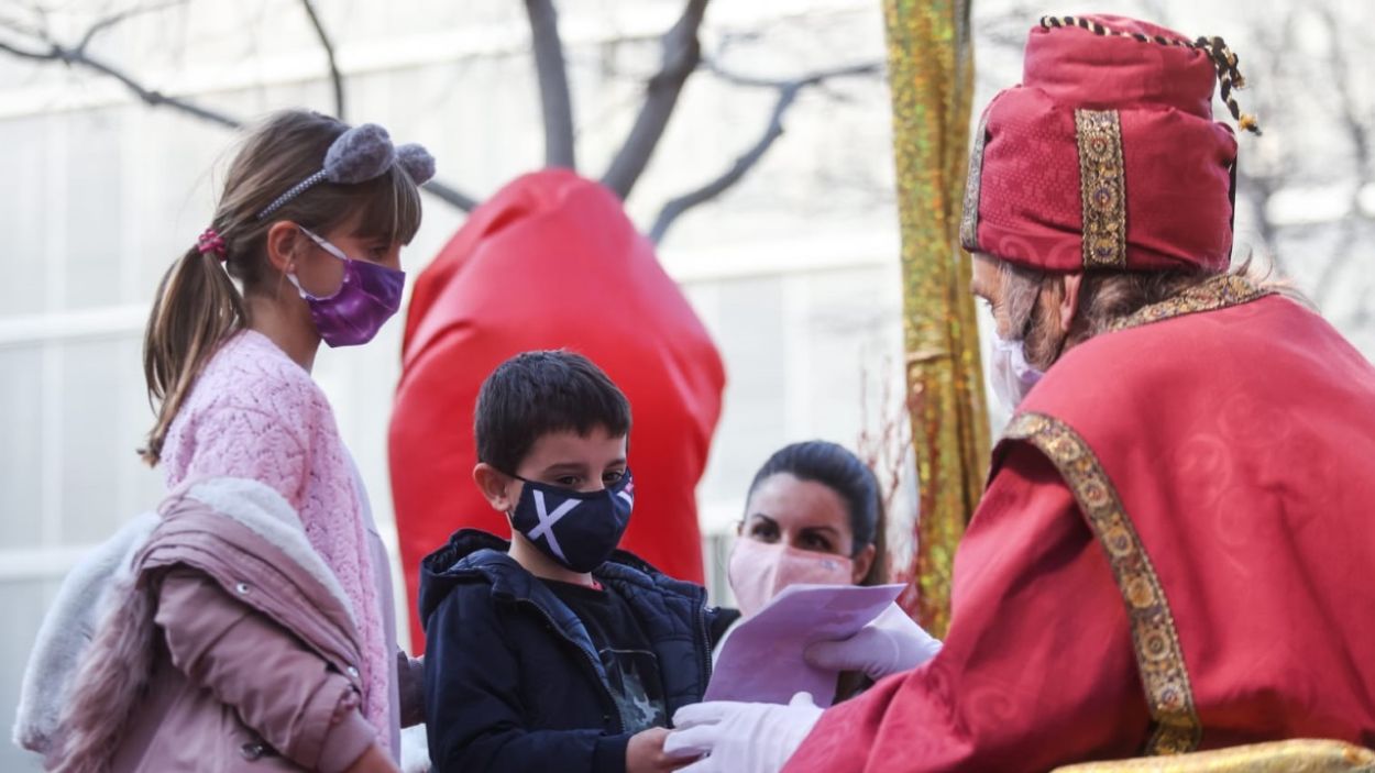 Els patges reials també recullen cartes pels barris i Valldoreix