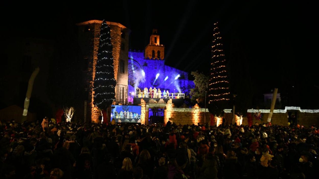 Ses Majestats apareixen a la ciutat per retrobar-se amb els santcugatencs