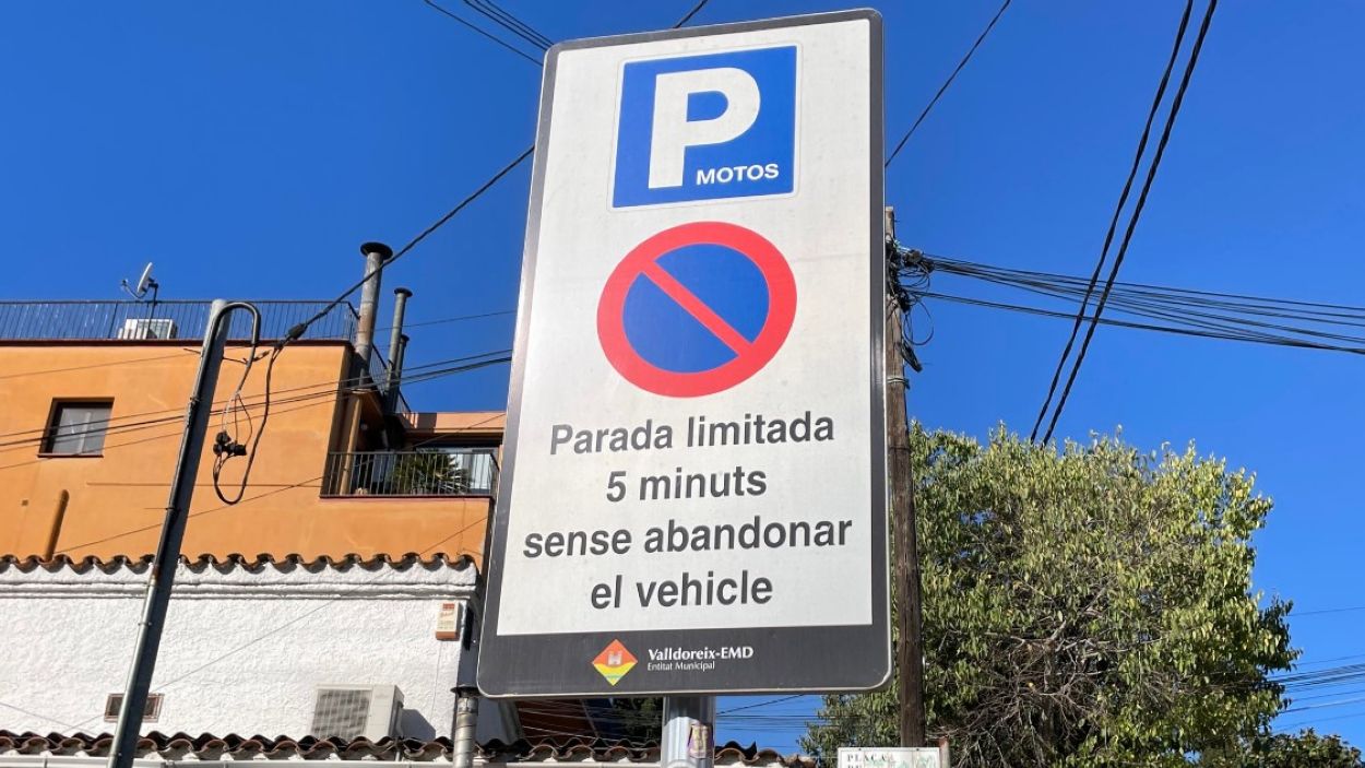 Un petó de cinc minuts màxim: Valldoreix activa les zones d'aparcament momentani