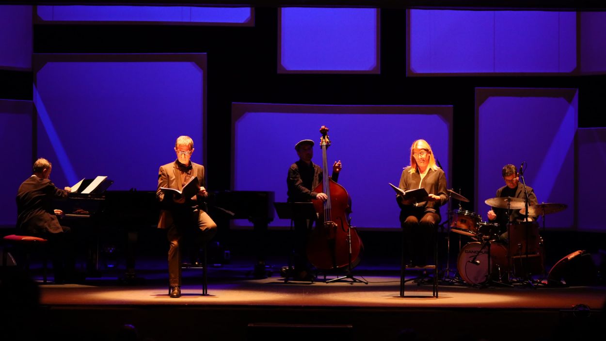 Els versos d'Estellés i Papasseit s'abracen a la inauguració del Festival Nacional de Poesia