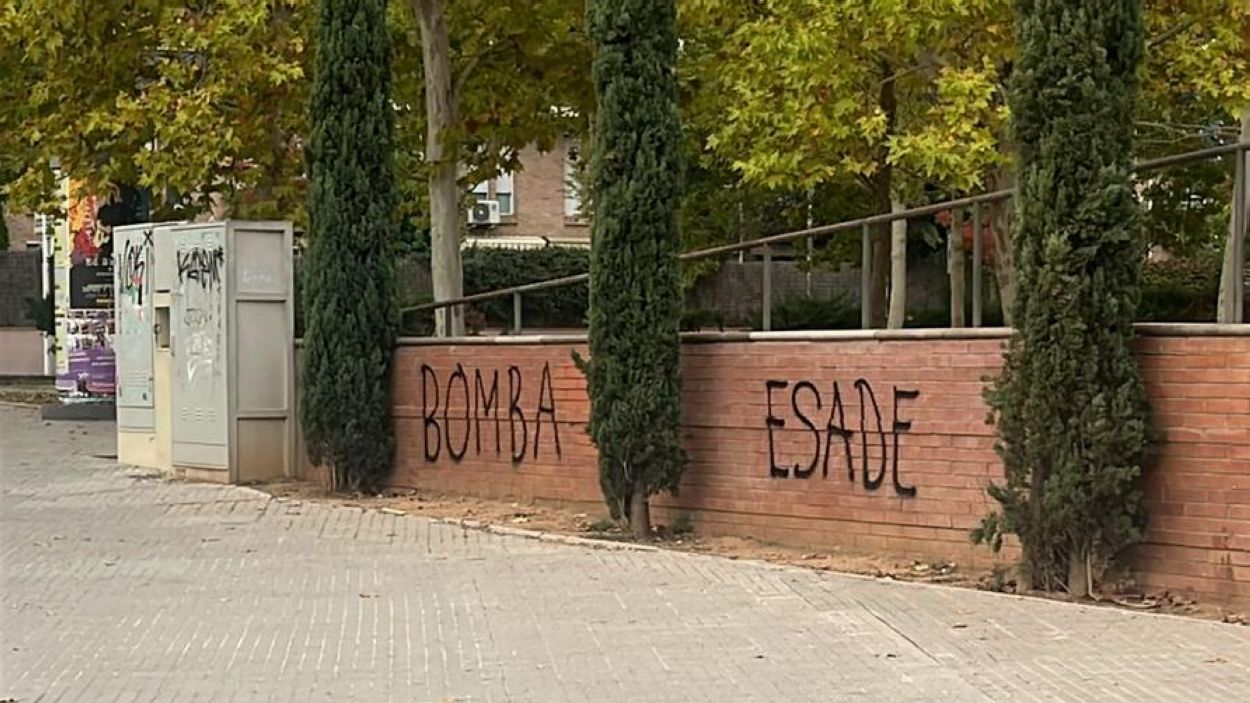 Apareixen pintades amb missatges contra ESADE