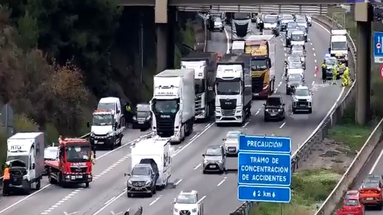 Mor un motorista en sortir de l'AP-7 a Sant Cugat
