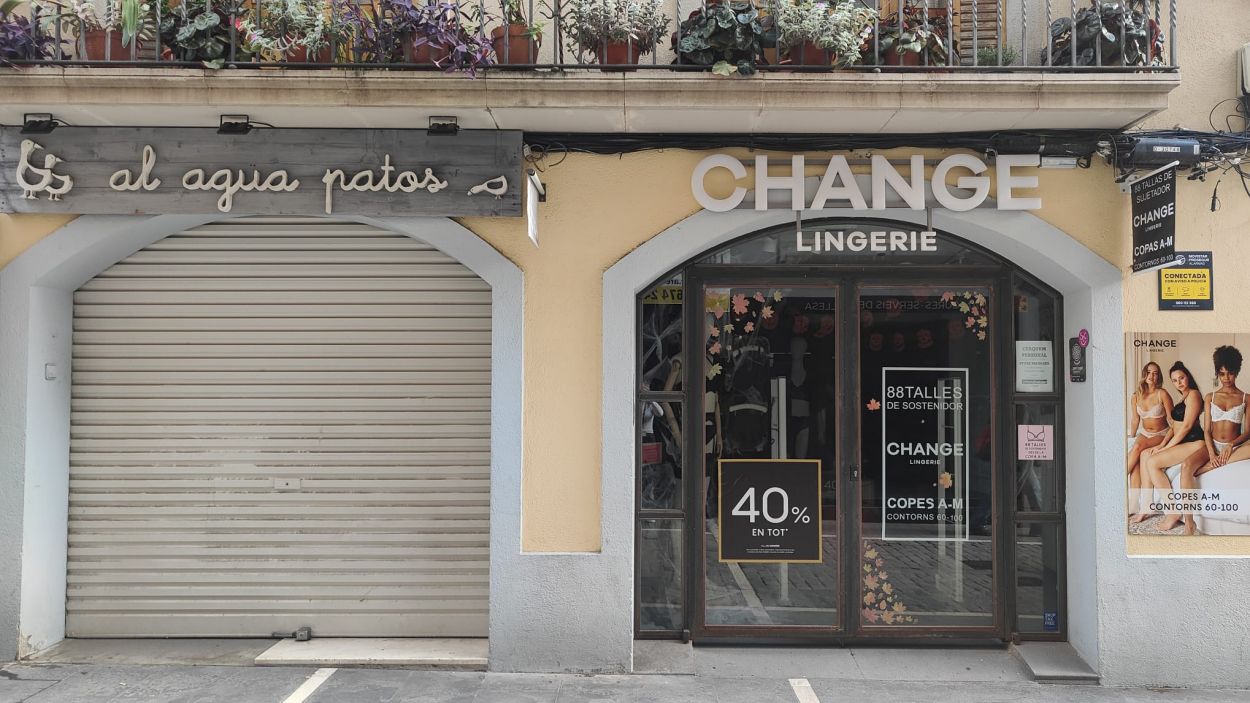 La retolació en català es redueix als comerços de Sant Cugat