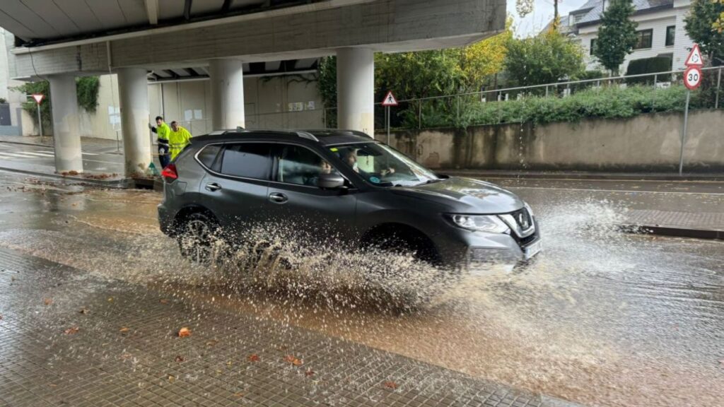 Alt: Les fortes pluges deixen acumulacions d'aigua i prop de 60 intervencions a Sant Cugat