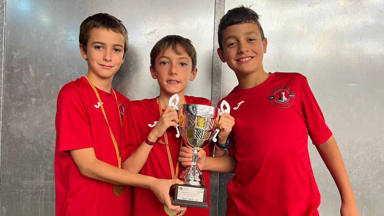 El Club d'Escacs Dos Torres assoleix un or i una plata al Campionat de Catalunya