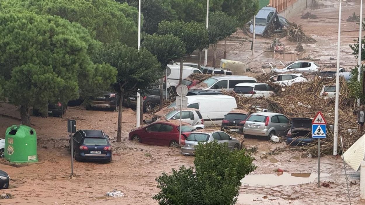 'Connectats a les xarxes': Llums i ombres del contingut dels influencers sobre la dana