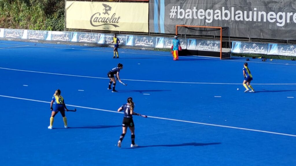 Alt: Balanç positiu de la primera part de temporada dels primers equips masculí i femení del Junior d'hoquei herba