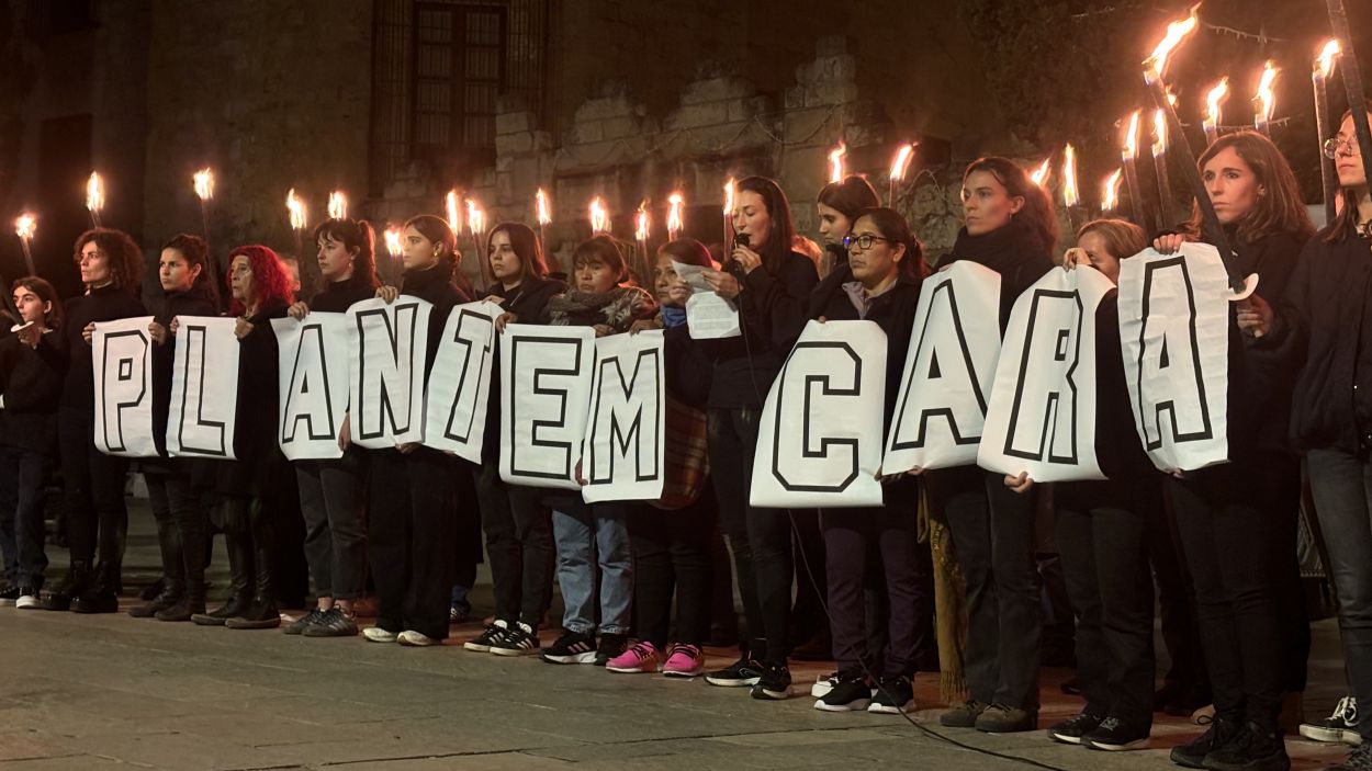 Performance d'Hora Bruixa pel 25-N: 