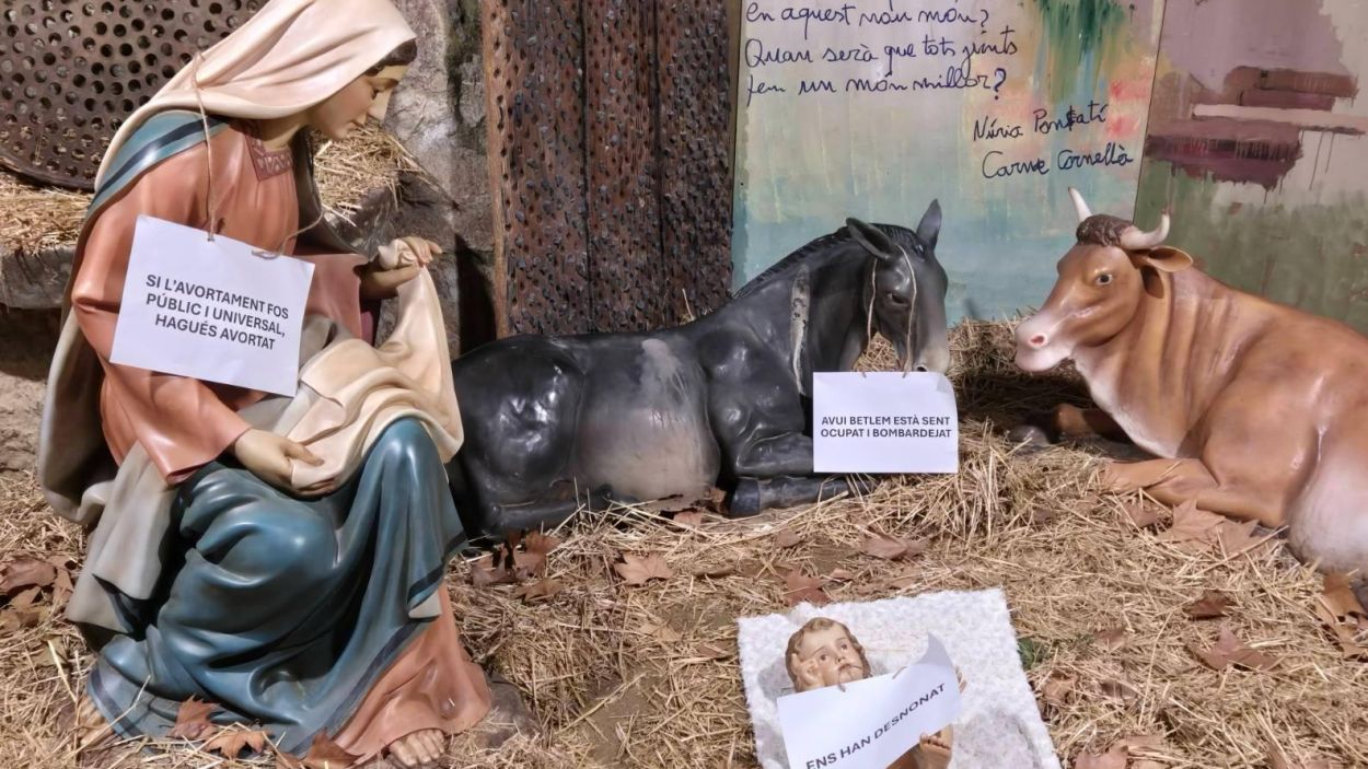 Arran reivindica la defensa de Palestina al pessebre de la plaça Barcelona