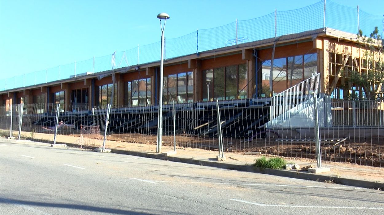 L'entrada en funcionament del complex aquàtic de Mira-sol, el setembre de 2026 amb dubtes encara entre el veïnat