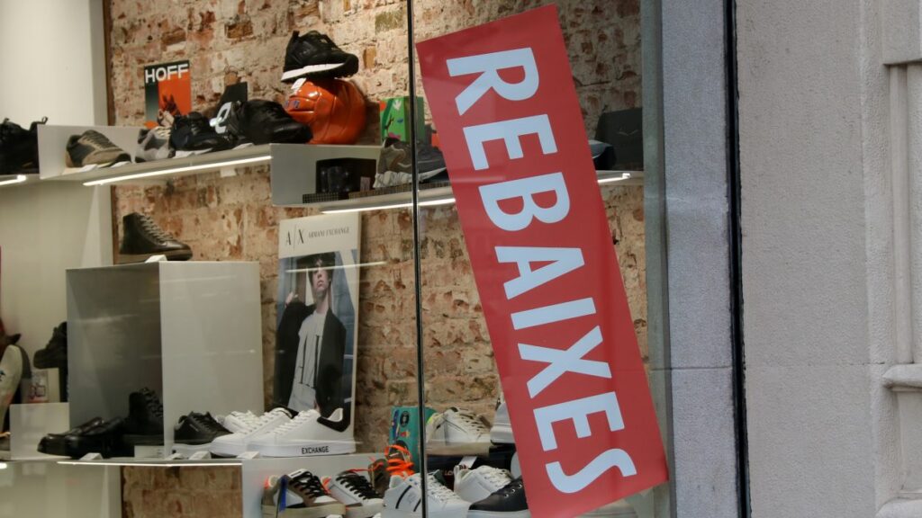 Alt: Arrenquen les rebaixes d'hivern: consells per fer compres segures