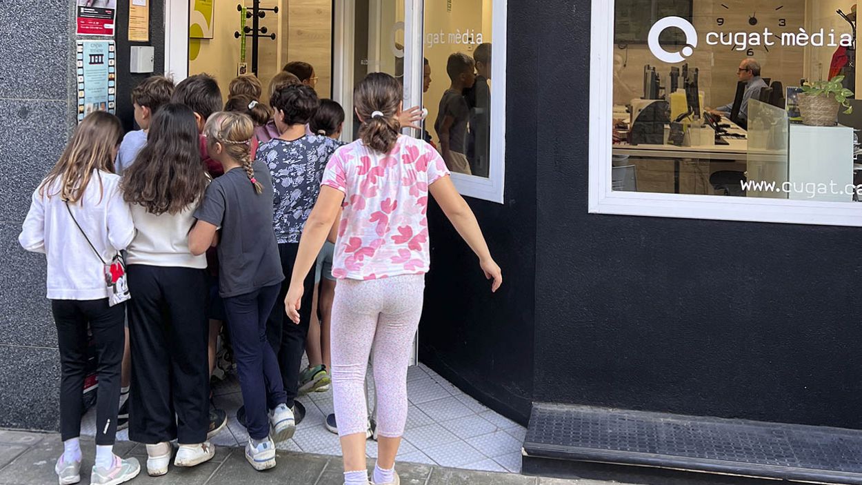 Diversió dels infants de l'escola La Mirada a Cugat Mèdia