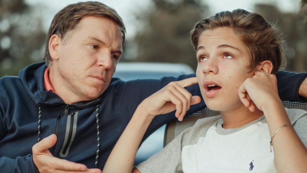 Alt: Com són les relacions familiars dels adolescents?