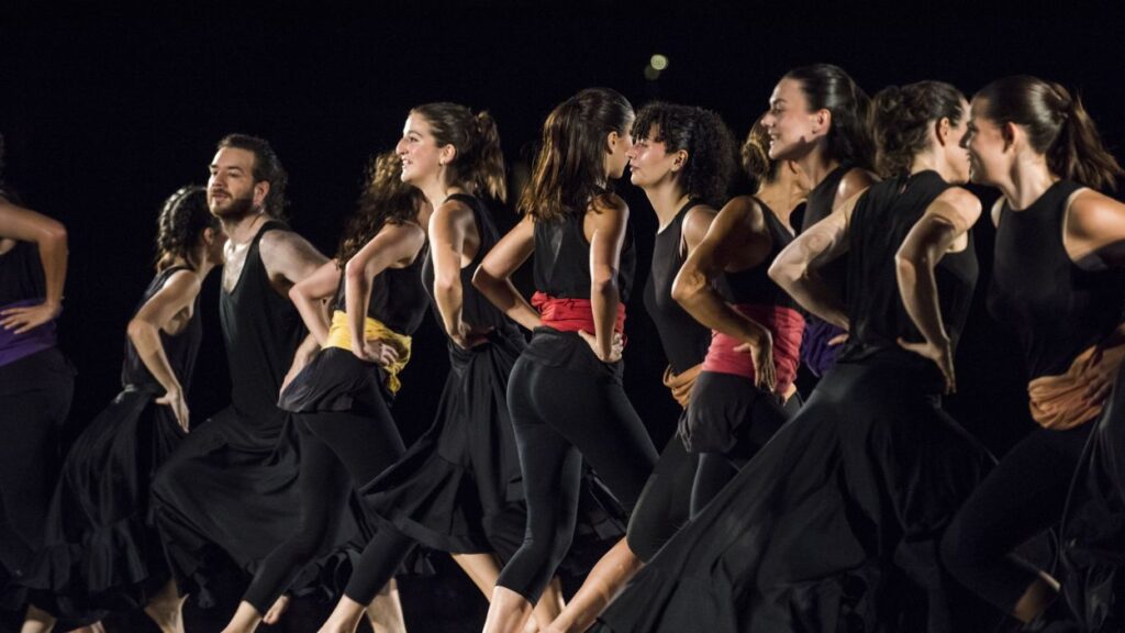 Alt: Passat, present i futur conflueixen en l'espectacle 'Sant Medir' de l'Esbart Sant Cugat