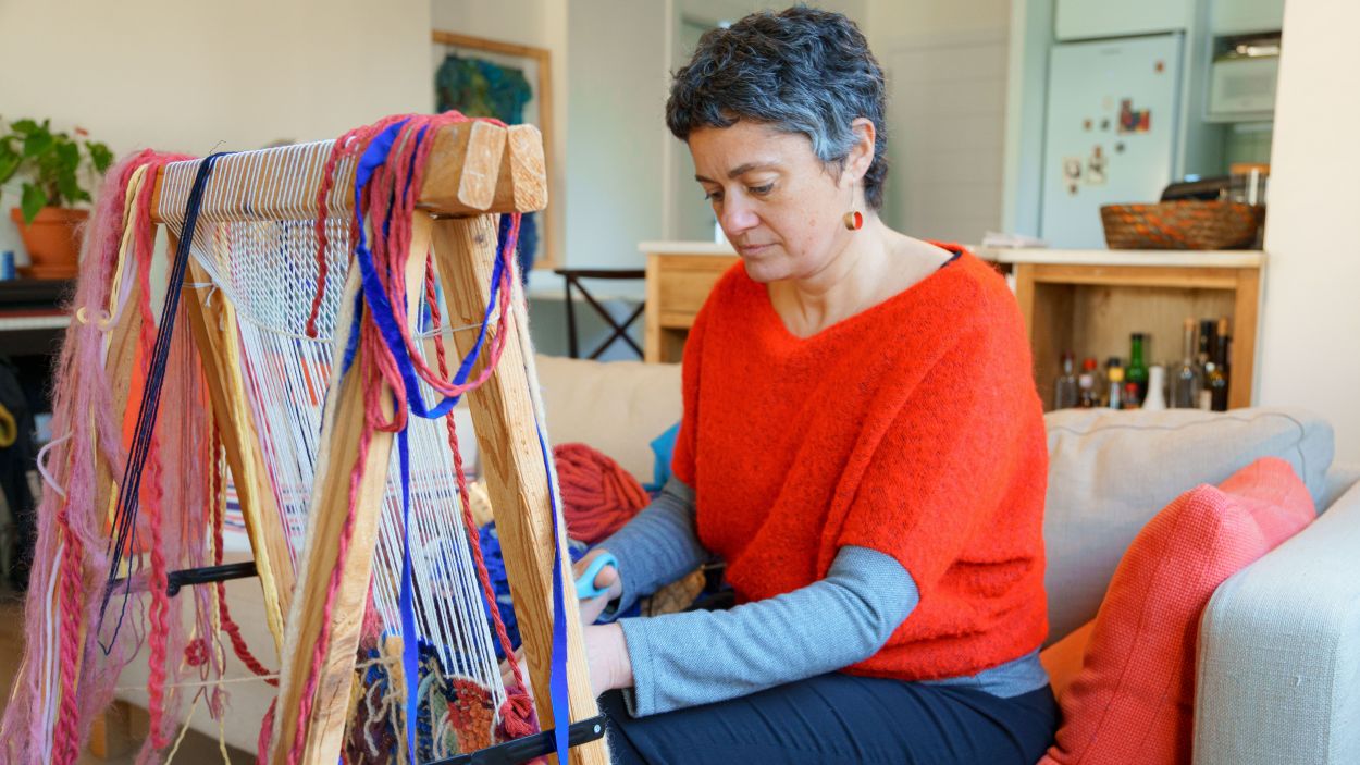 Joana Calsamiglia, una artista del tapís que teixeix comunitat i acció social
