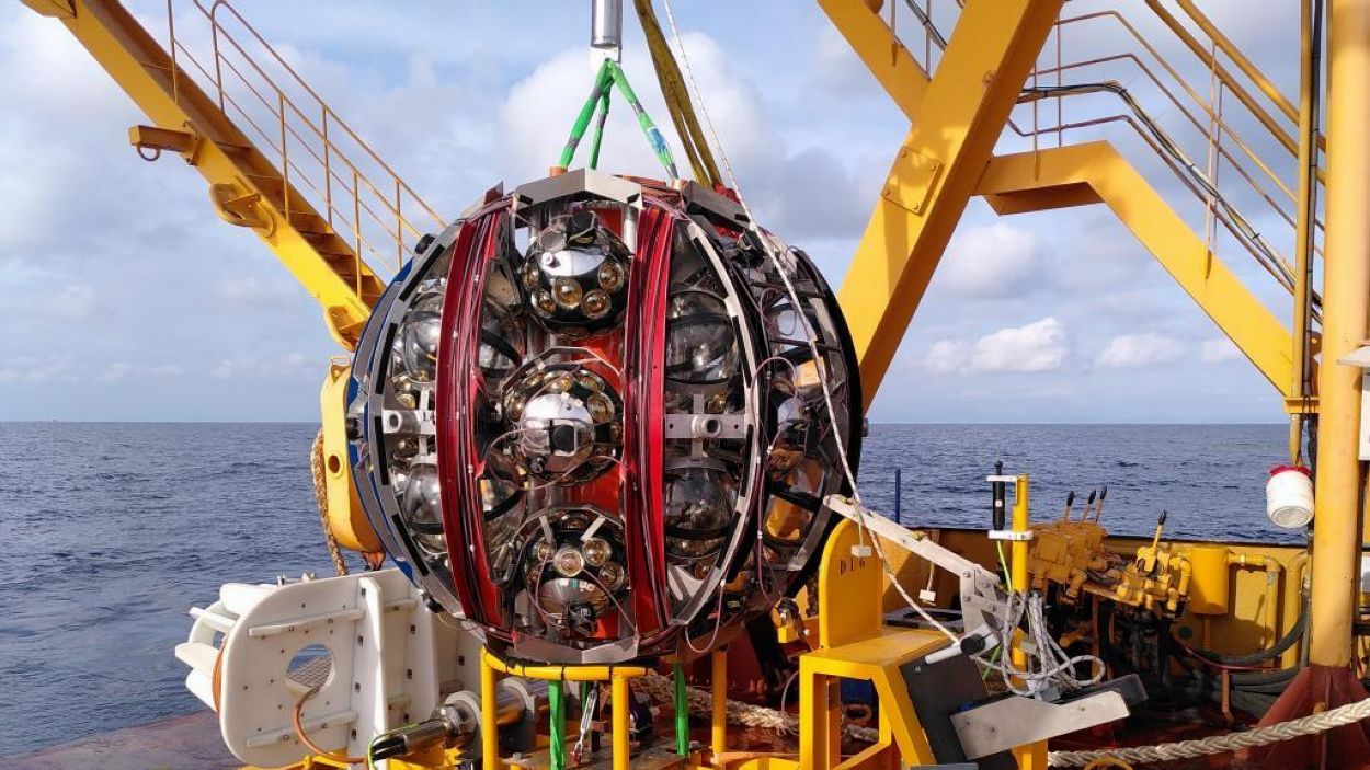 Detecten un neutrí còsmic d'energia descomunal amb un telescopi submarí al Mediterrani