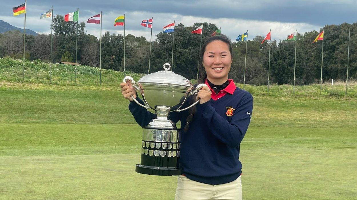 La jugadora santcugatenca Nagore Martínez, campiona de la Copa de la Reina de golf