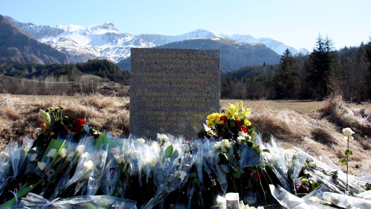 10 anys de l'accident aeri als Alps on van morir set santcugatencs