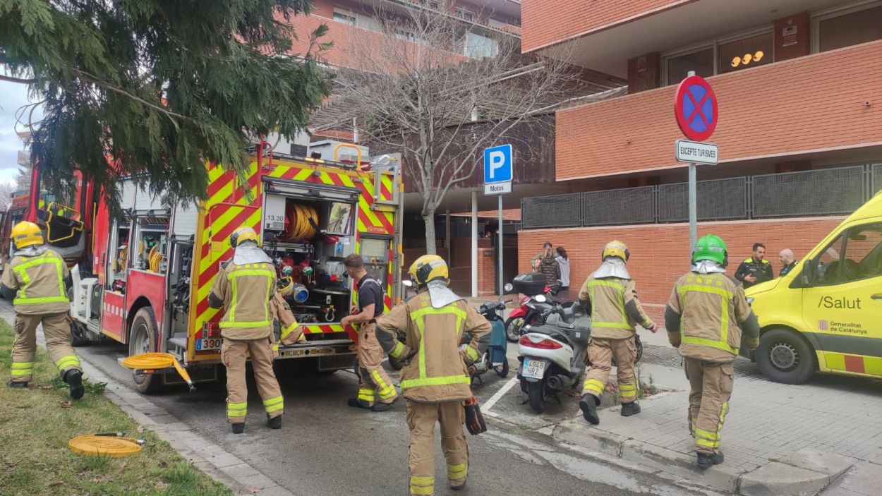 Ensurt en un pis de Sant Cugat per un incendi en una campana de cuina
