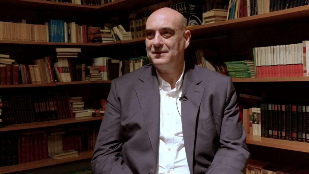 Alt: Xavier Bosch: ''El meu lema és ''viure i riure''. Mentre siguem en aquest món, passem-nos-ho tan bé com puguem''