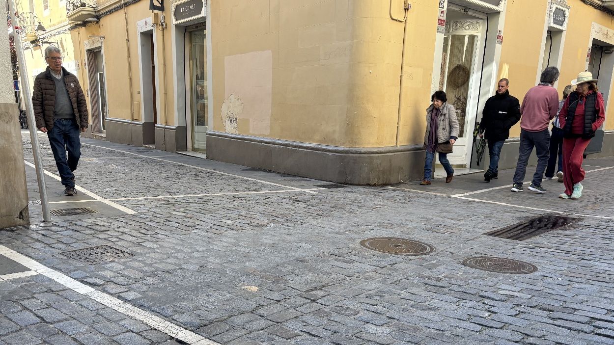 Sant Cugat Comerç demana respostes sobre el canvi de les llambordes