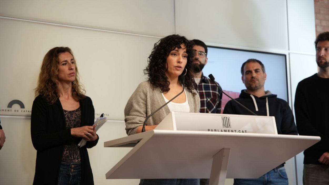 Regidors de la CUP fan front comú al Parlament contra la retallada de línies de l'escola pública