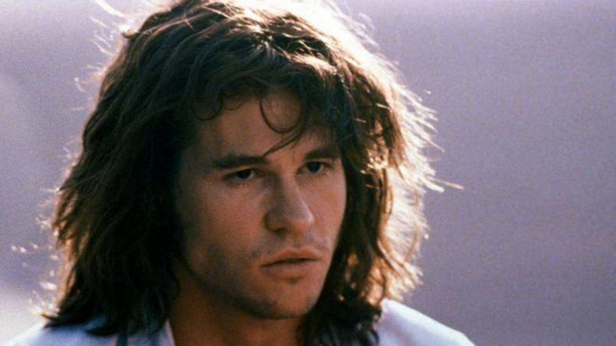 El 'Cinema a la Xarxa' recorda Val Kilmer, l'actor camaleònic que va donar vida a Jim Morrison i va brillar a 'Top Gun' i 'Batman Forever'