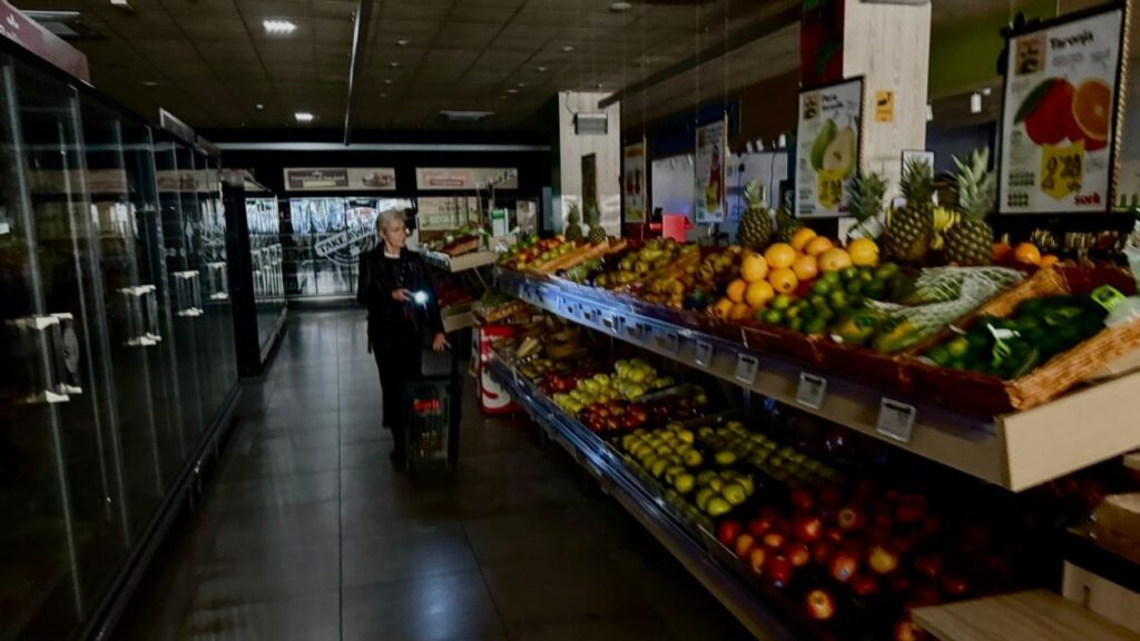 250429-botiga-fosques-apagaga-a-cugat-media.jpg