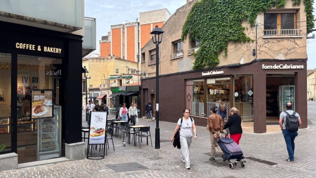 Alt: Sant Cugat, ciutat del pa i dels centres d'ungles