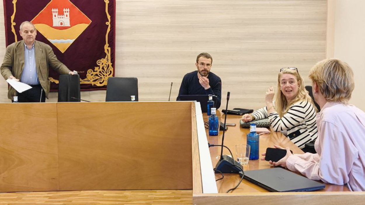 Una junta de veïns llampec eleva (encara més) la tensió entre el govern de Valldoreix i Junts