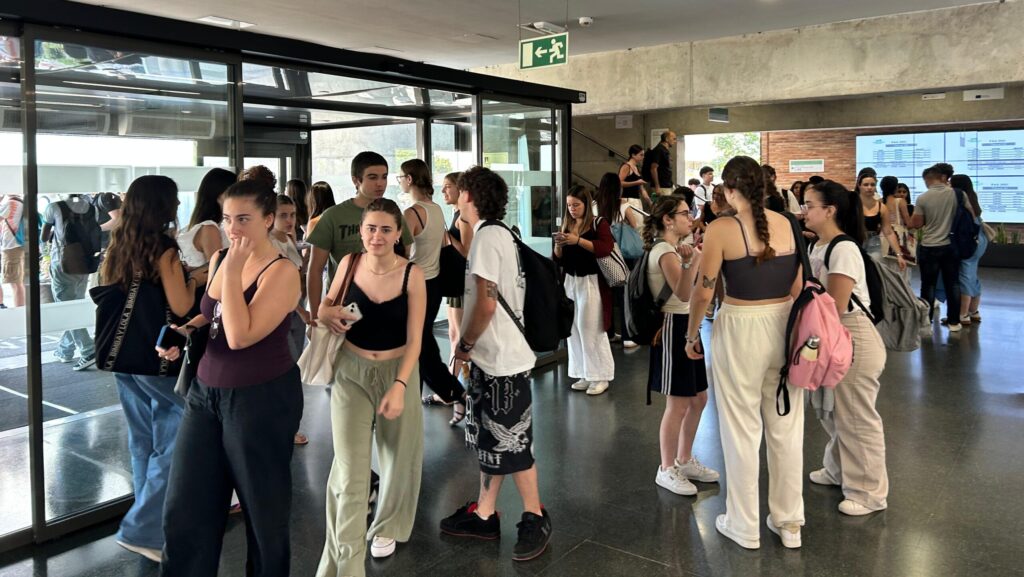 Alt: Nervis i optimisme en el primer dia de les PAU