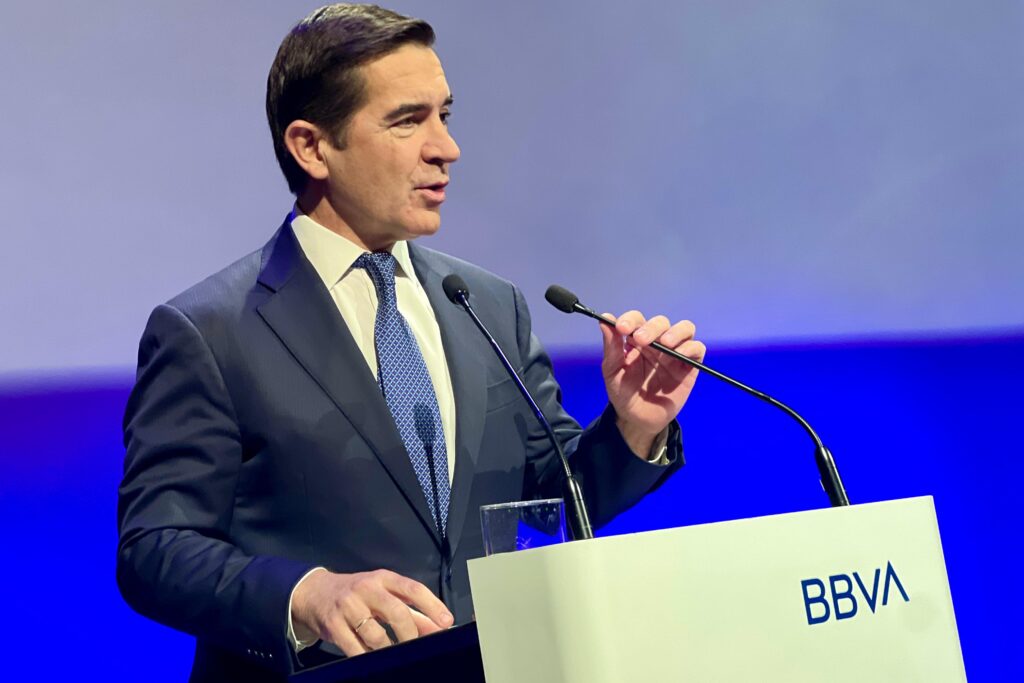 Alt: El BBVA decideix continuar amb l'opa sobre el Banc Sabadell malgrat les noves condicions fixades pel govern espanyol