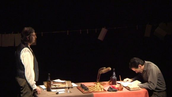 Alt: 8uit de teatre remou el públic santcugatenc amb 'Adreça Desconeguda'