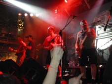 Alt: La Banda Bassoti tanca la Festa Major amb el seu 'ska' combatiu