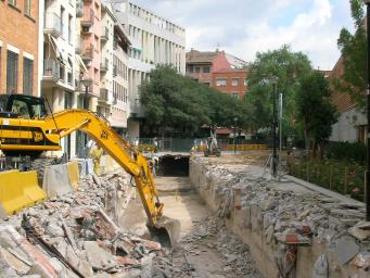 La rambla Jaume Sàbat queda al descobert per les obres de coberta de la riera