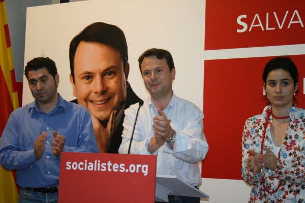 El PSC es queda amb quatre regidors i el percentatge de vots més baix en democràcia