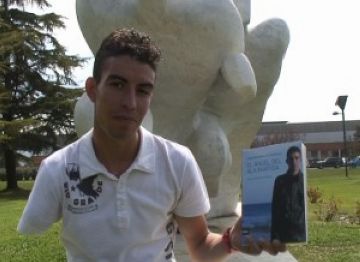 Abderrahman Ait explica la seva història en un llibre