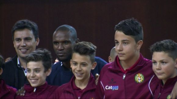 La solidaritat de la Fundació Eric Abidal omple de futbol sala la Rambla del Celler